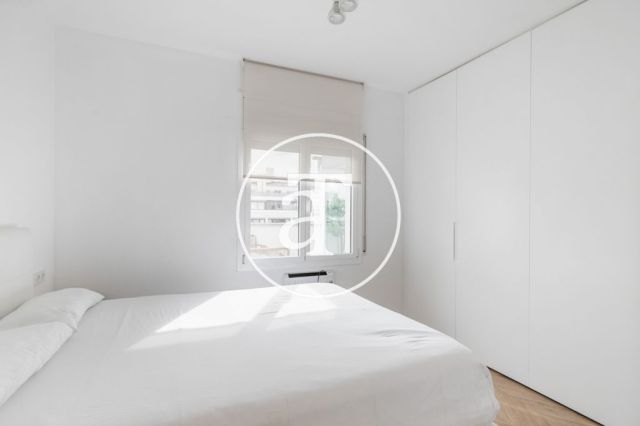 Location temporaire d'un penthouse avec 2 chambres et 2 salles de bain, meublé et proche du parc Turó. 23