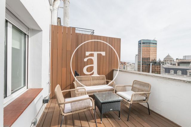 Location temporaire d'un penthouse avec 2 chambres et 2 salles de bain, meublé et proche du parc Turó. 9