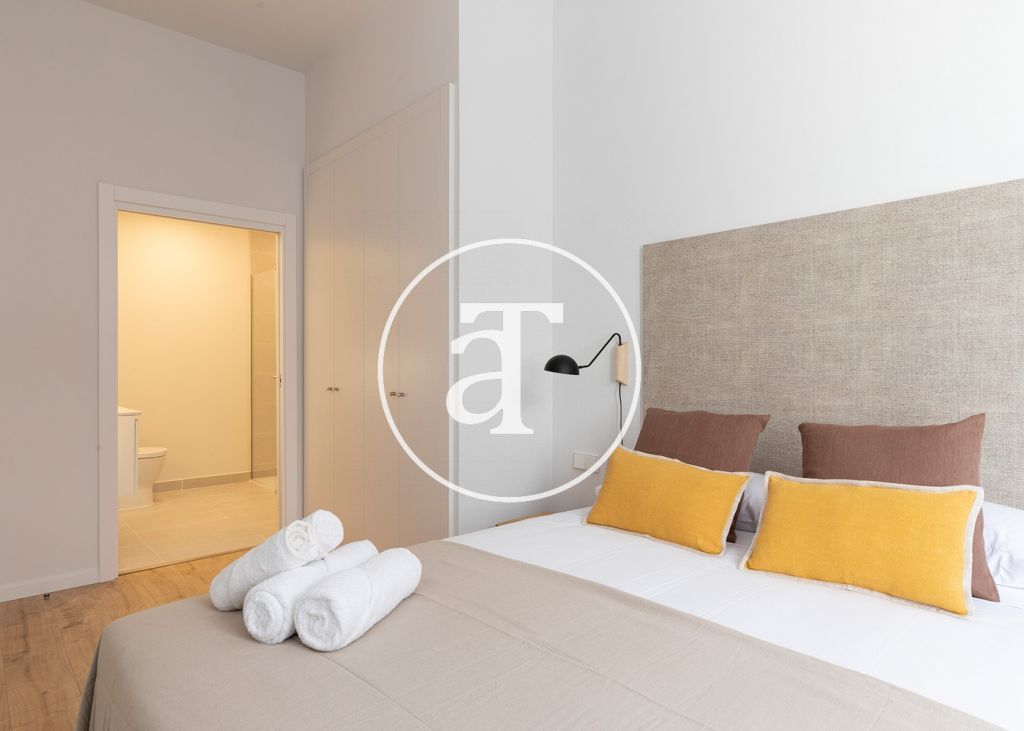 Monthly rental apartment with 3 double bedrooms and community pool 28