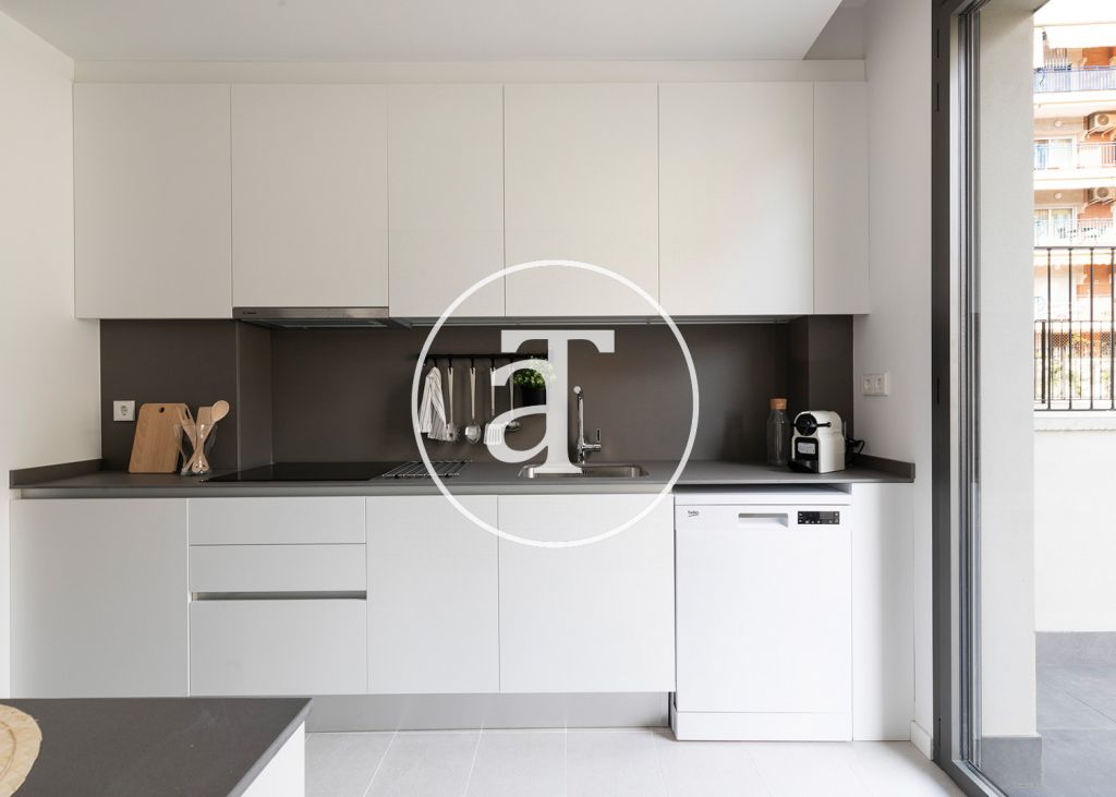 Monthly rental apartment with 3 double bedrooms and community pool 15