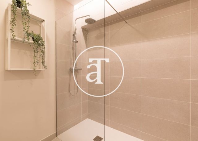 Appartement en location temporaire avec 3 chambres doubles et piscine commune 35