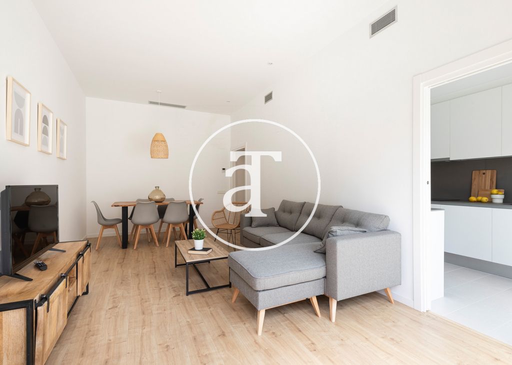 Apartamento de alquiler temporal con 3 habitaciones dobles y piscina comunitaria 6