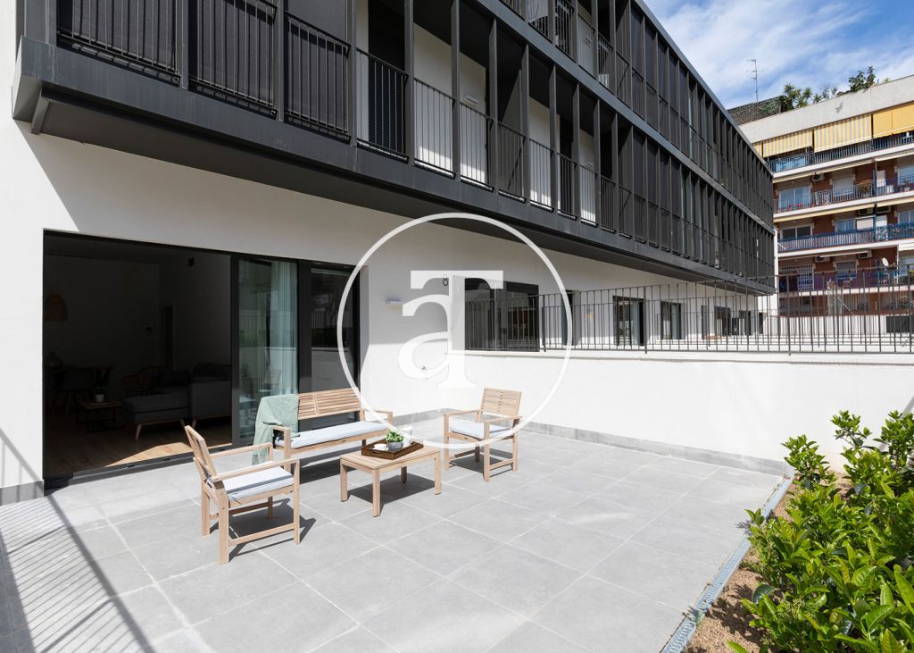 Apartamento de alquiler temporal con 3 habitaciones dobles y piscina comunitaria 1