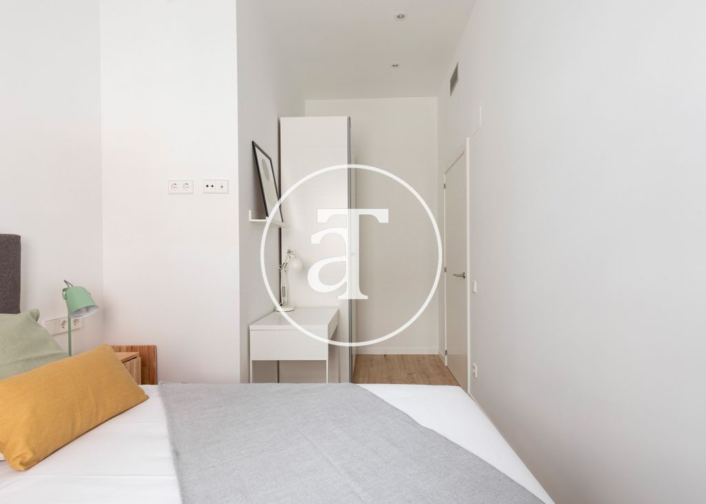 Apartamento de alquiler temporal con 3 habitaciones dobles y piscina comunitaria 24