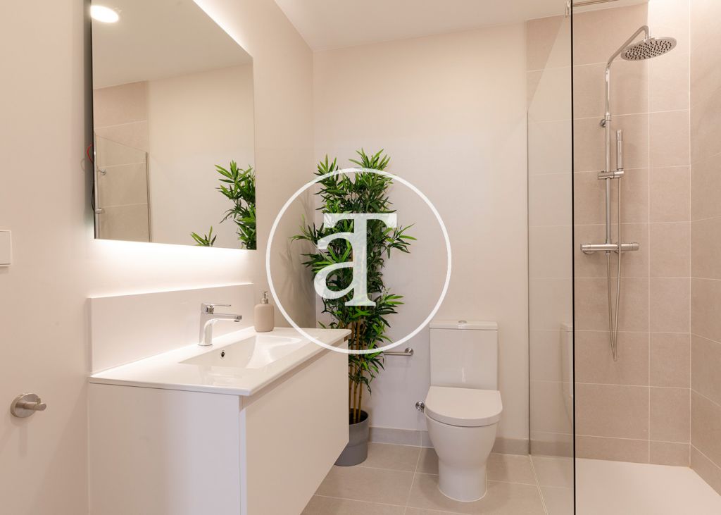 Apartamento de alquiler temporal con 3 habitaciones dobles y piscina comunitaria 33