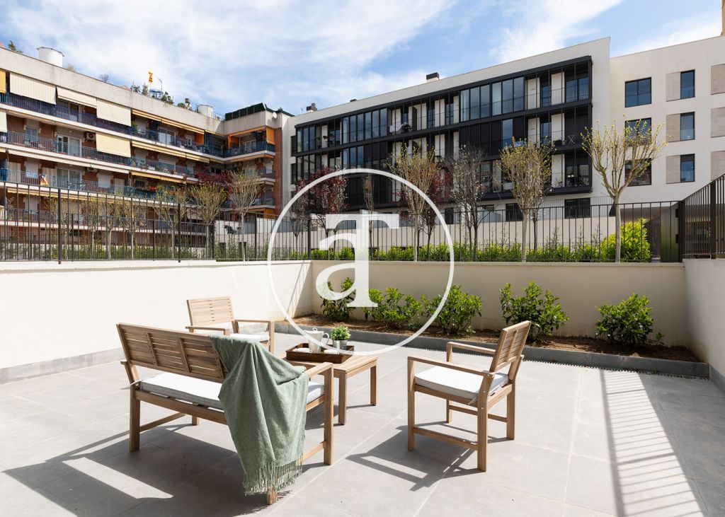 Apartamento de alquiler temporal con 3 habitaciones dobles y piscina comunitaria 10