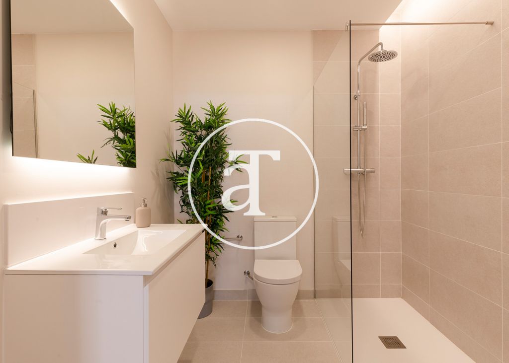 Apartamento de alquiler temporal con 3 habitaciones dobles y piscina comunitaria 32