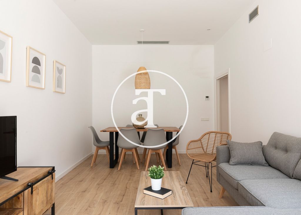 Apartamento de alquiler temporal con 3 habitaciones dobles y piscina comunitaria 8