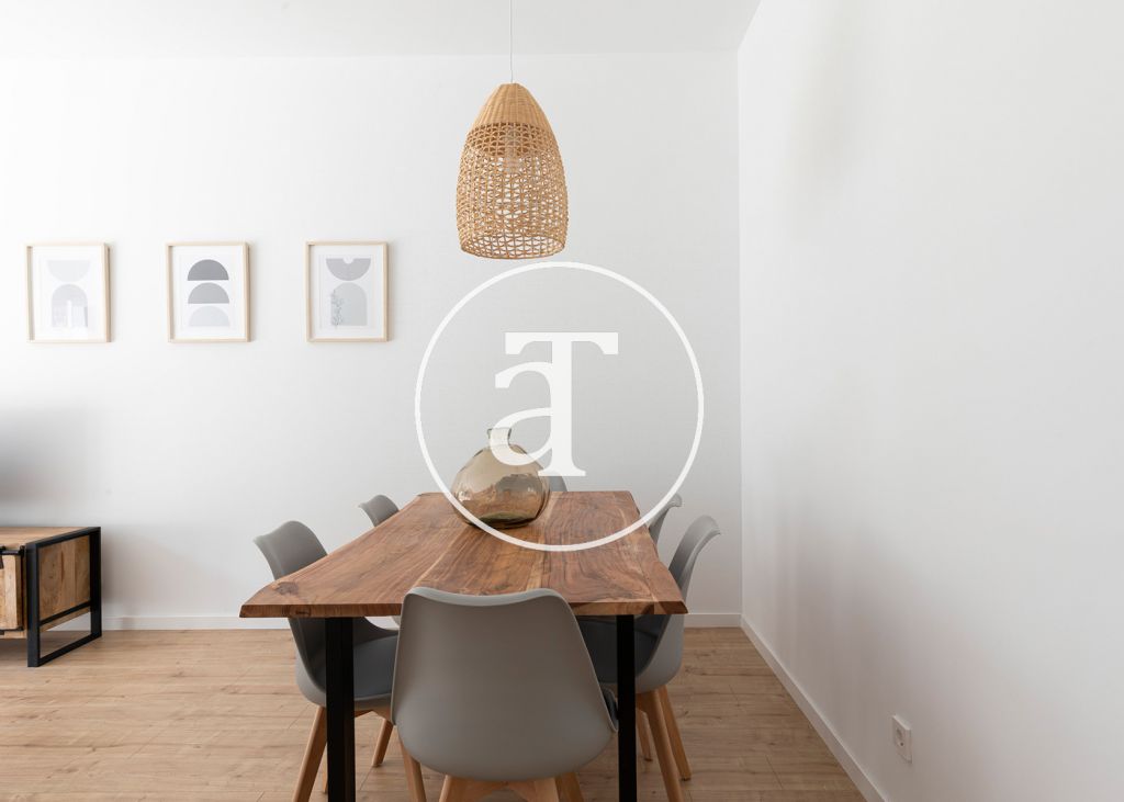 Apartamento de alquiler temporal con 3 habitaciones dobles y piscina comunitaria 4