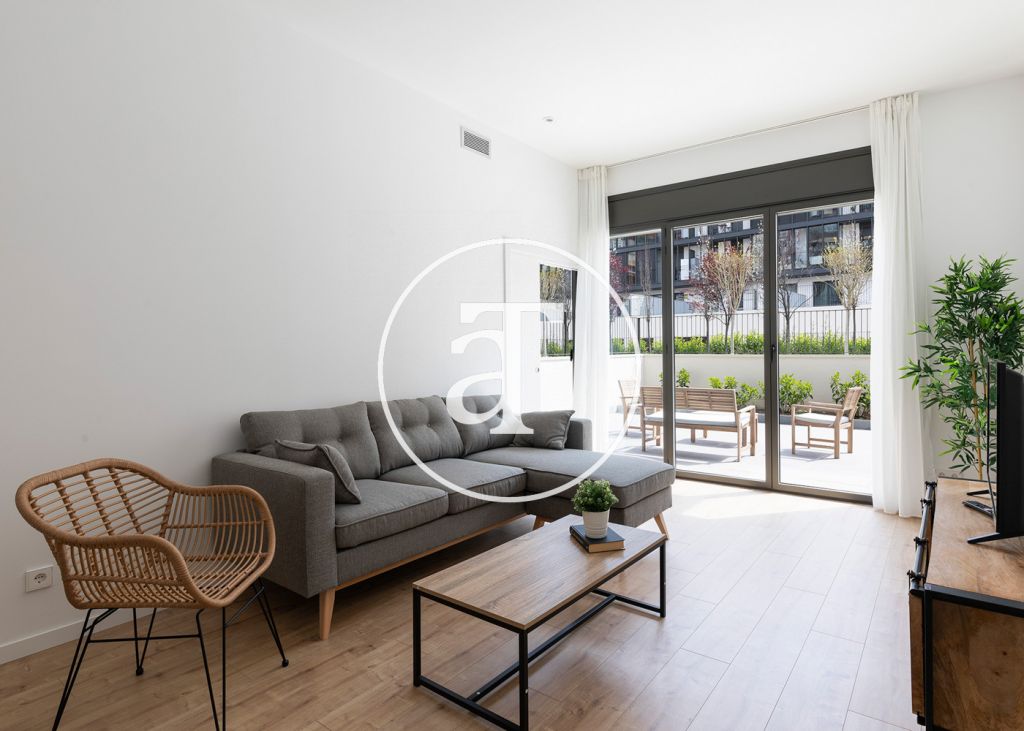 Apartamento de alquiler temporal con 3 habitaciones dobles y piscina comunitaria 2