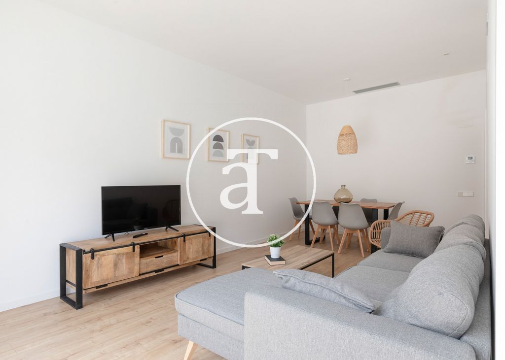 Apartamento de alquiler temporal con 3 habitaciones dobles y piscina comunitaria 9