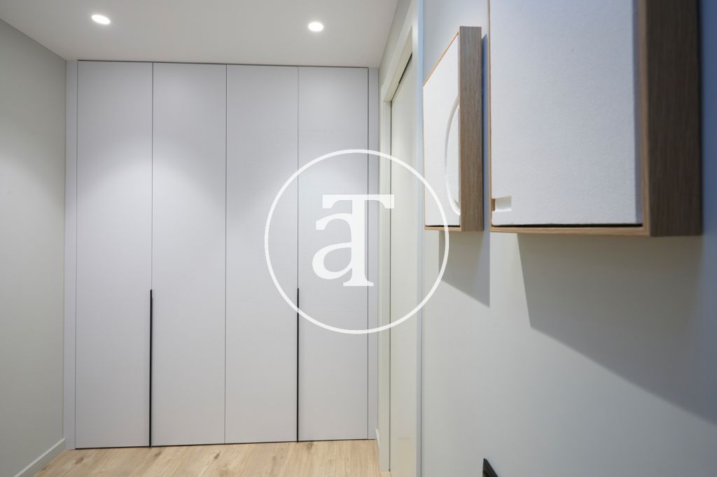 Monthly rental apartment with 2 bedrooms in Ciutat Vella 17