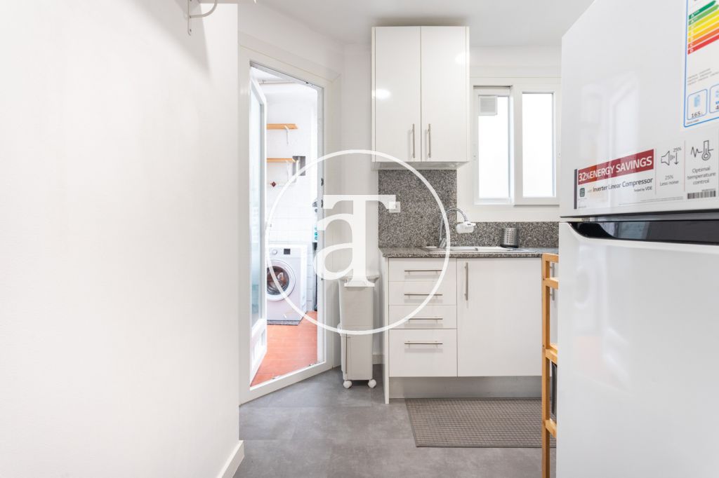 Piso de alquiler temporal de 2 habitaciones, estudio, balcón y 1 baño en Barcelona a 15 minutos de la Sagrada Familia 17