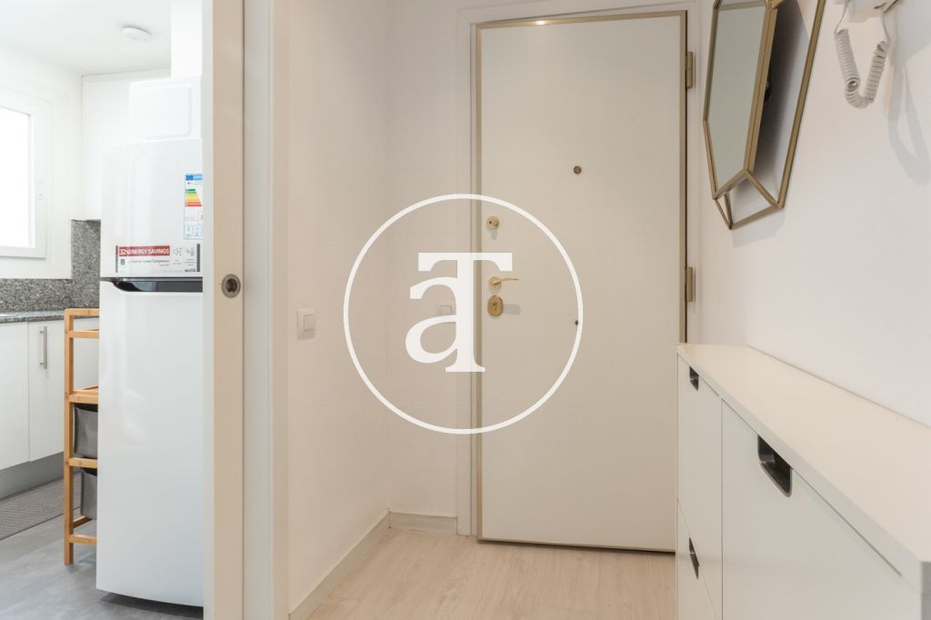 Piso de alquiler temporal de 2 habitaciones, estudio, balcón y 1 baño en Barcelona a 15 minutos de la Sagrada Familia 18