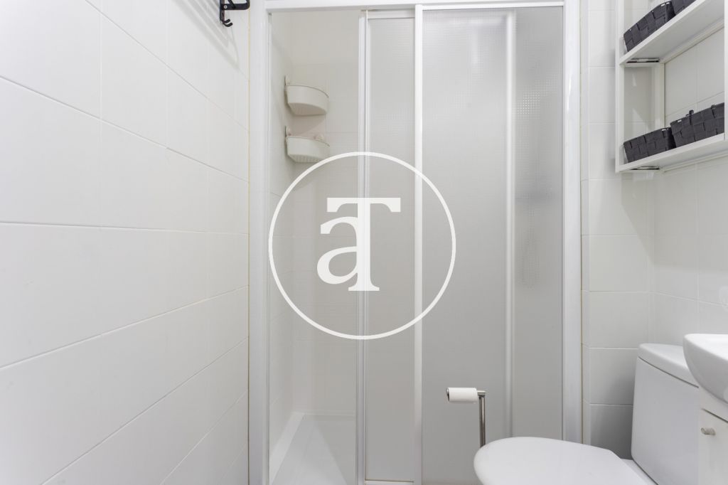 Piso de alquiler temporal de 2 habitaciones, estudio, balcón y 1 baño en Barcelona a 15 minutos de la Sagrada Familia 31