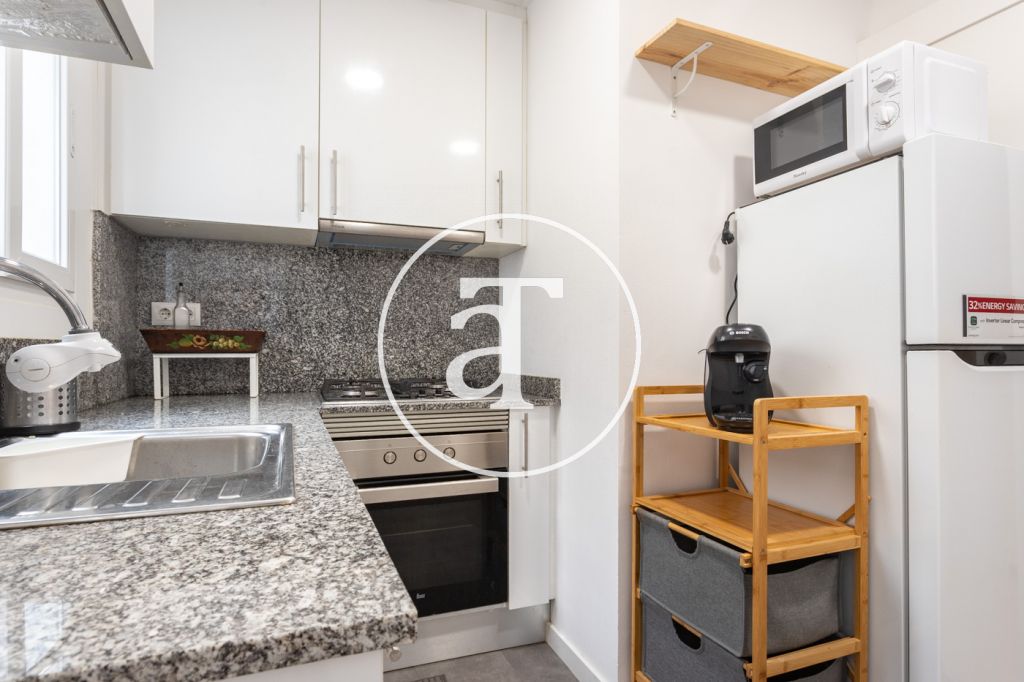 Piso de alquiler temporal de 2 habitaciones, estudio, balcón y 1 baño en Barcelona a 15 minutos de la Sagrada Familia 16