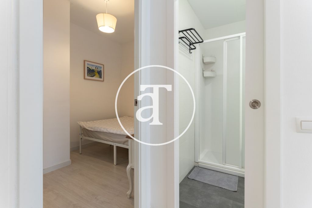 Piso de alquiler temporal de 2 habitaciones, estudio, balcón y 1 baño en Barcelona a 15 minutos de la Sagrada Familia 26