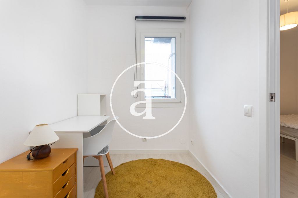 Piso de alquiler temporal de 2 habitaciones, estudio, balcón y 1 baño en Barcelona a 15 minutos de la Sagrada Familia 34