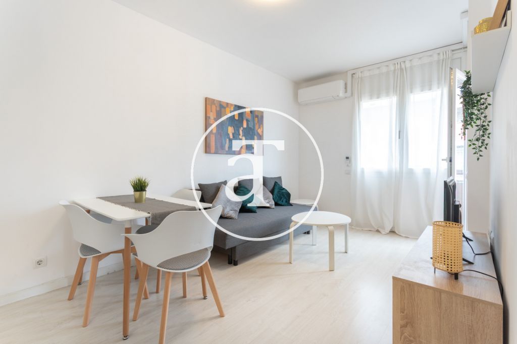 Piso de alquiler temporal de 2 habitaciones, estudio, balcón y 1 baño en Barcelona a 15 minutos de la Sagrada Familia