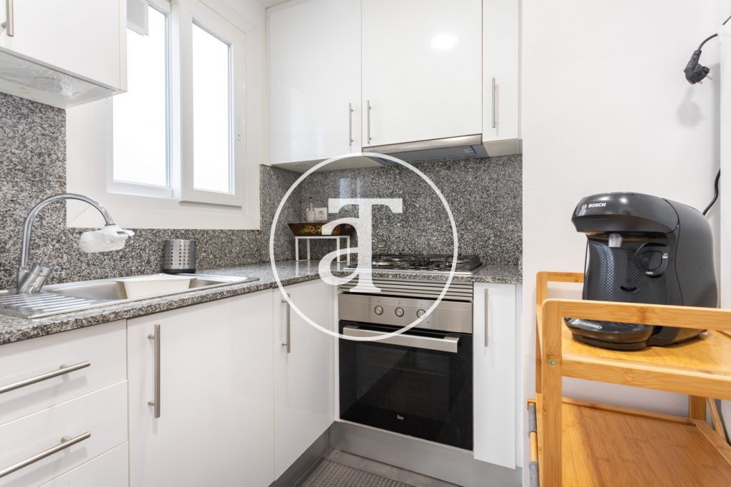 Piso de alquiler temporal de 2 habitaciones, estudio, balcón y 1 baño en Barcelona a 15 minutos de la Sagrada Familia 14