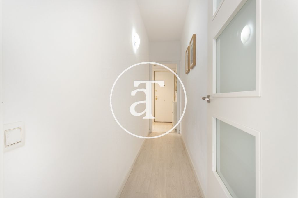 Piso de alquiler temporal de 2 habitaciones, estudio, balcón y 1 baño en Barcelona a 15 minutos de la Sagrada Familia 11