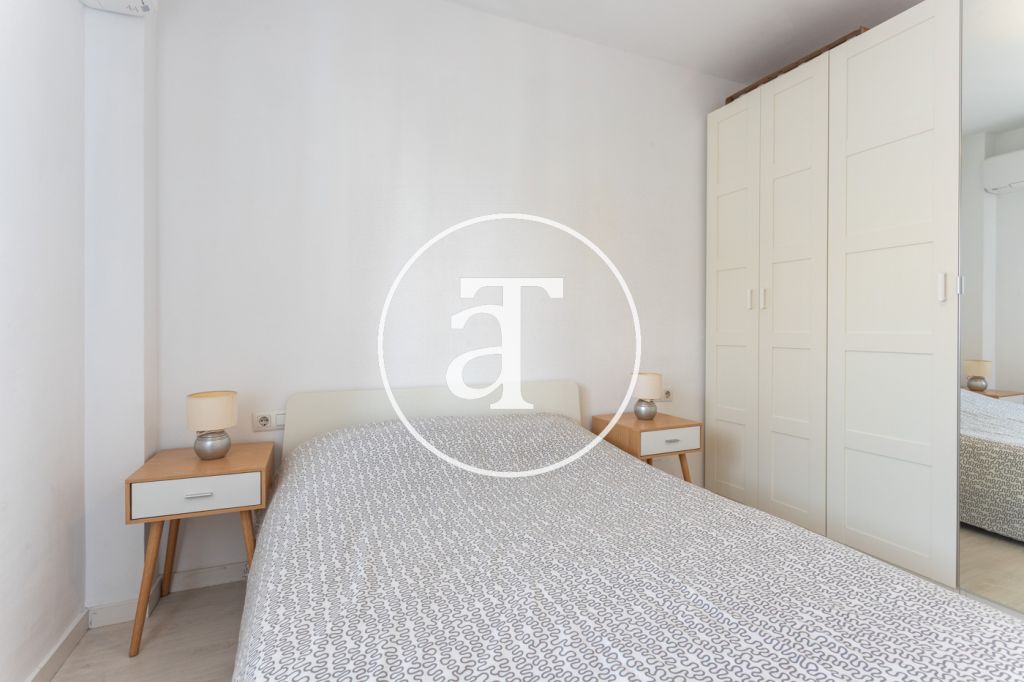 Piso de alquiler temporal de 2 habitaciones, estudio, balcón y 1 baño en Barcelona a 15 minutos de la Sagrada Familia 23