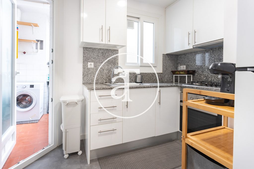 Piso de alquiler temporal de 2 habitaciones, estudio, balcón y 1 baño en Barcelona a 15 minutos de la Sagrada Familia 15