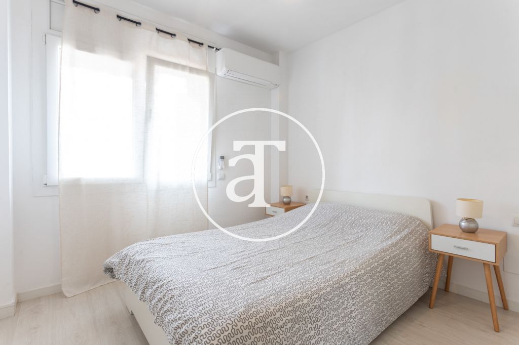 Piso de alquiler temporal de 2 habitaciones, estudio, balcón y 1 baño en Barcelona a 15 minutos de la Sagrada Familia 22