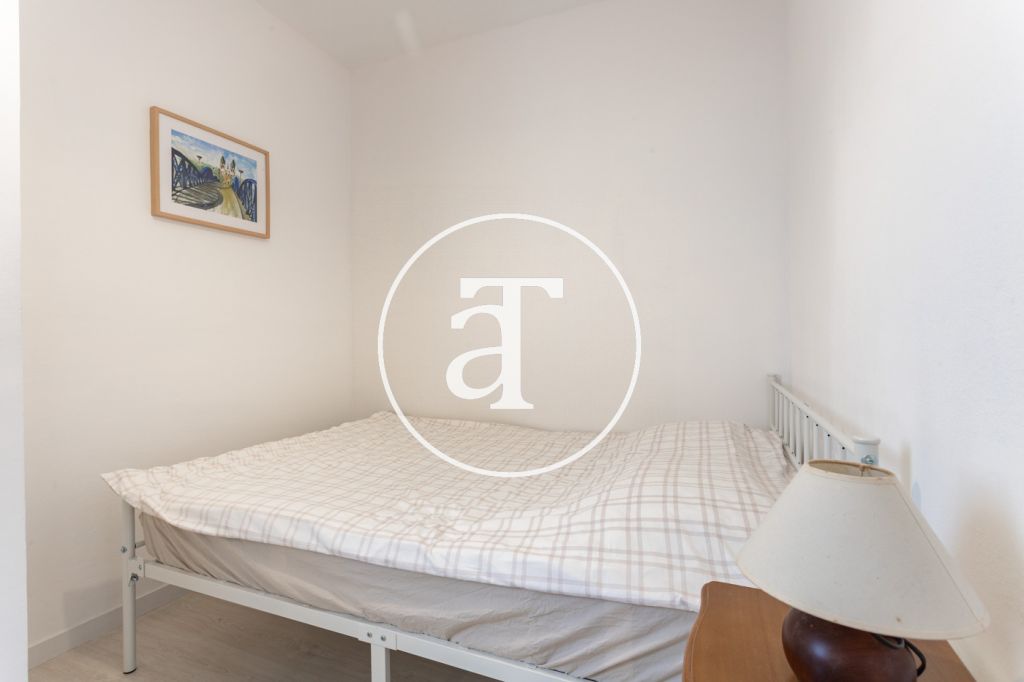 Piso de alquiler temporal de 2 habitaciones, estudio, balcón y 1 baño en Barcelona a 15 minutos de la Sagrada Familia 27