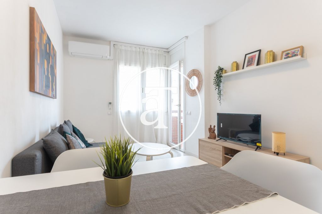 Piso de alquiler temporal de 2 habitaciones, estudio, balcón y 1 baño en Barcelona a 15 minutos de la Sagrada Familia 9