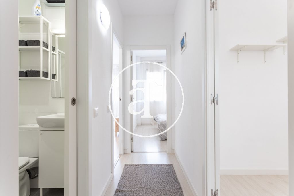 Piso de alquiler temporal de 2 habitaciones, estudio, balcón y 1 baño en Barcelona a 15 minutos de la Sagrada Familia 25
