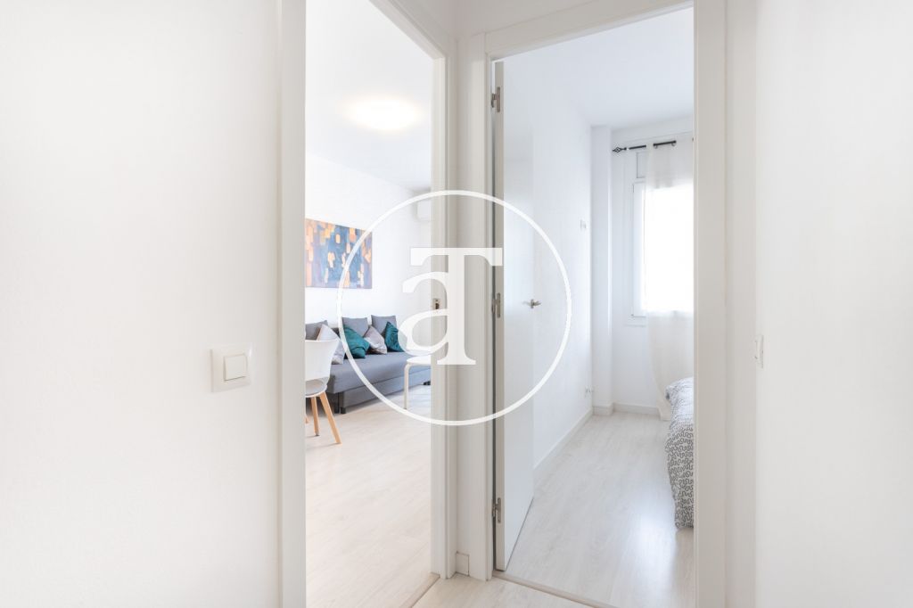Piso de alquiler temporal de 2 habitaciones, estudio, balcón y 1 baño en Barcelona a 15 minutos de la Sagrada Familia 21
