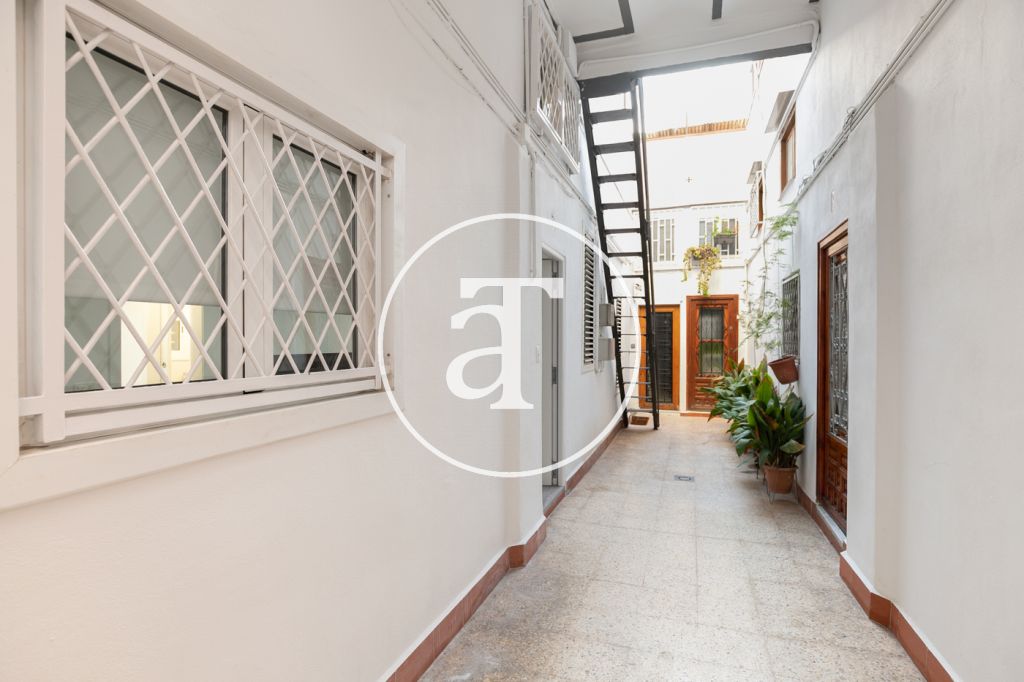 Duplex à louer temporairement avec 2 chambres dans l'Eixample Esquerra 32