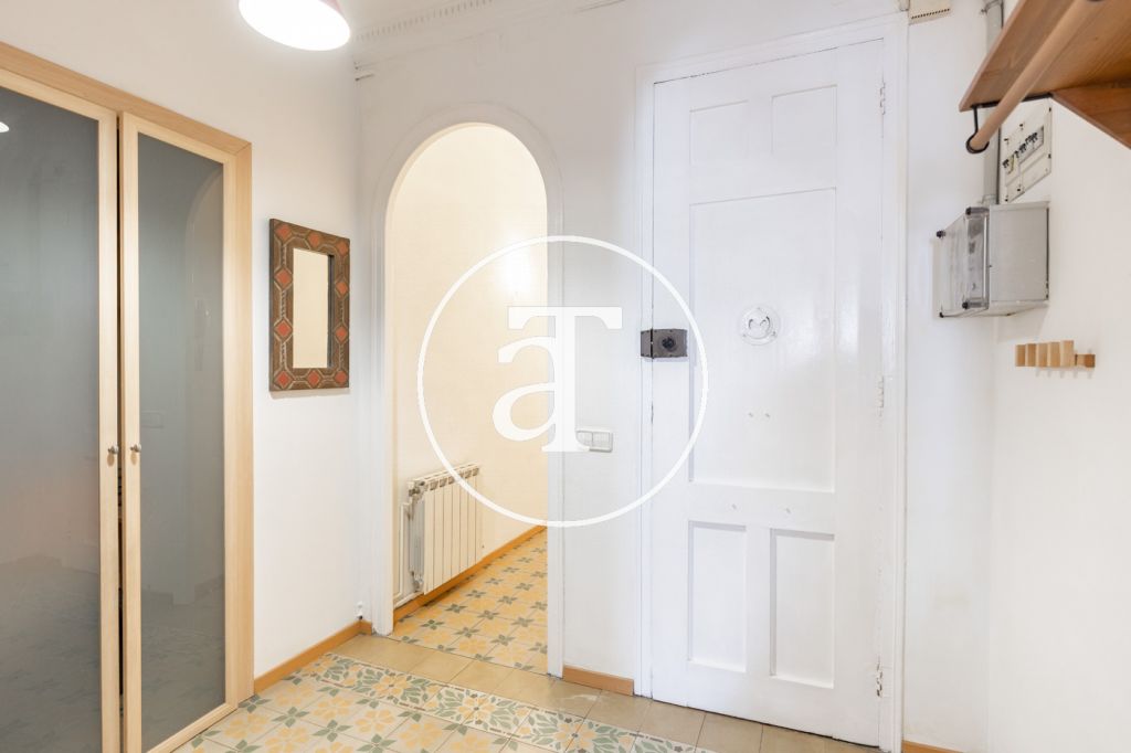 Piso de alquiler temporal de 3 habitaciones, 2 baños y balcón en Poblenou 18