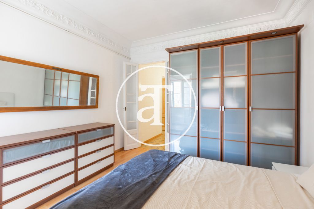 Piso de alquiler temporal de 3 habitaciones, 2 baños y balcón en Poblenou 23