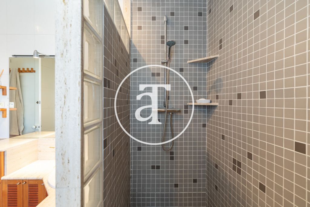 Piso de alquiler temporal de 3 habitaciones, 2 baños y balcón en Poblenou 26