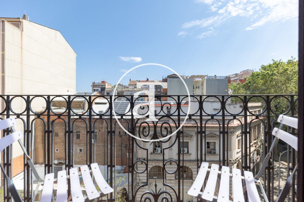 Piso de alquiler temporal de 3 habitaciones, 2 baños y balcón en Poblenou 2