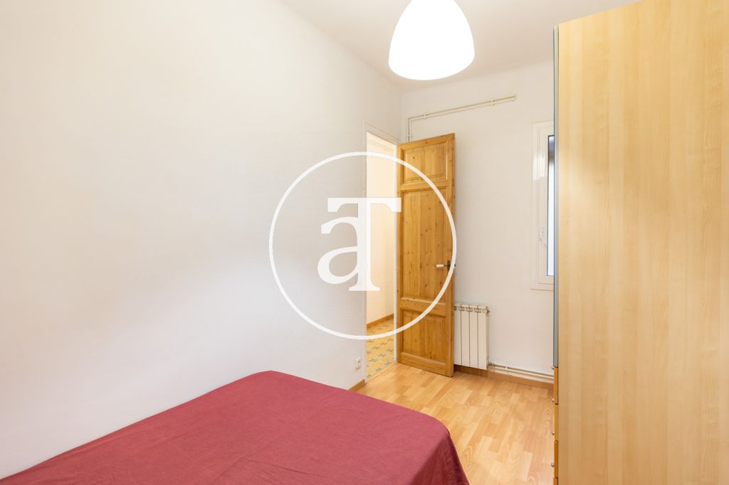 Piso de alquiler temporal de 3 habitaciones, 2 baños y balcón en Poblenou 34