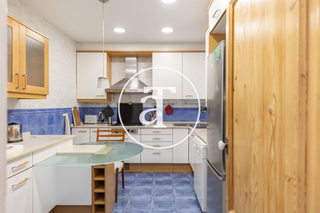 Piso de alquiler temporal de 3 habitaciones, 2 baños y balcón en Poblenou 13