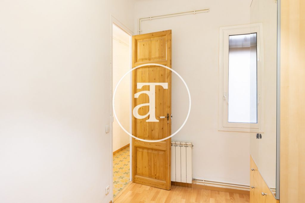 Piso de alquiler temporal de 3 habitaciones, 2 baños y balcón en Poblenou 35