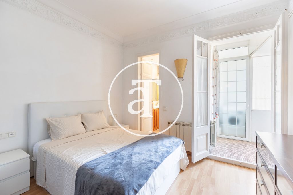 Piso de alquiler temporal de 3 habitaciones, 2 baños y balcón en Poblenou 21