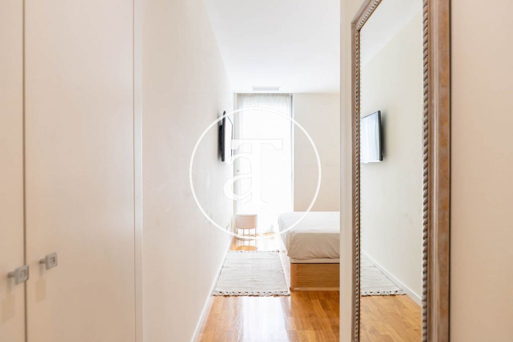 Monthly rental apartment with 3 bedrooms and 2 bathrooms, with the possibility of parking on Vilamarí Street. 28