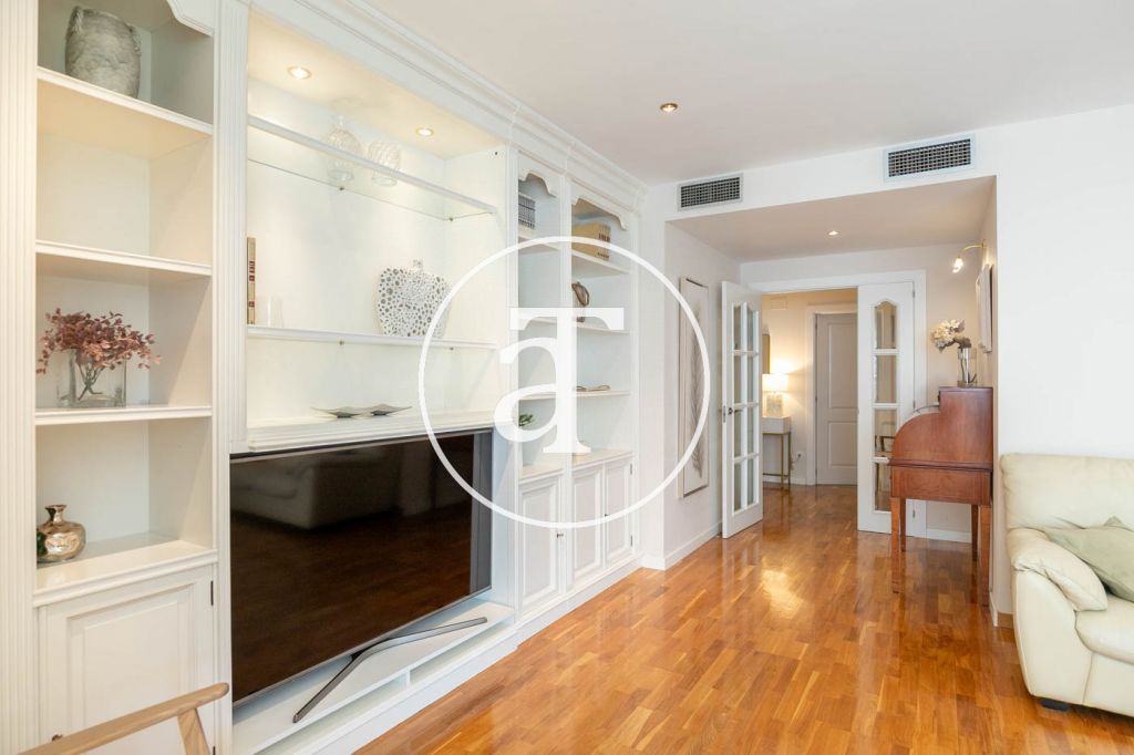Monthly rental apartment with 3 bedrooms and 2 bathrooms, with the possibility of parking on Vilamarí Street. 14