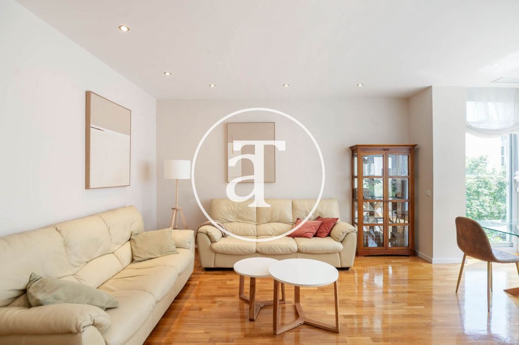 Monthly rental apartment with 3 bedrooms and 2 bathrooms, with the possibility of parking on Vilamarí Street. 7