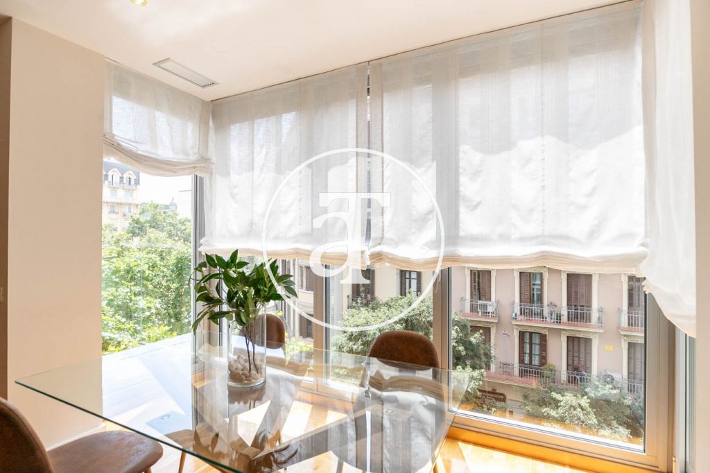 Monthly rental apartment with 3 bedrooms and 2 bathrooms, with the possibility of parking on Vilamarí Street. 2