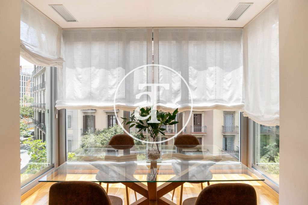 Monthly rental apartment with 3 bedrooms and 2 bathrooms, with the possibility of parking on Vilamarí Street. 3