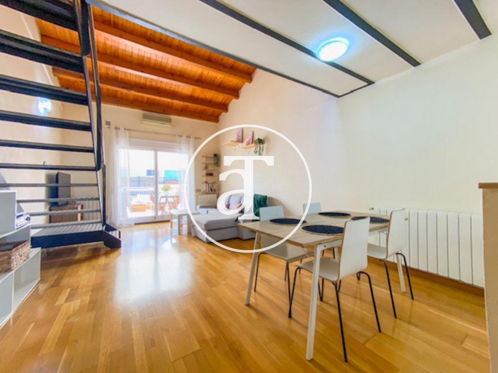 Dúplex de alquiler temporal de 2 habitaciones y 2 baños con terraza al aire libre, cerca de la Rambla del Poblenou 5