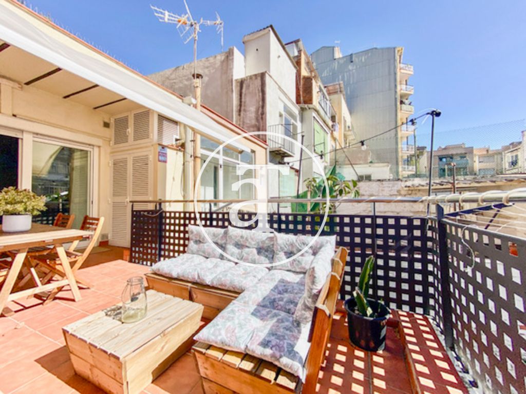 Dúplex de alquiler temporal de 2 habitaciones y 2 baños con terraza al aire libre, cerca de la Rambla del Poblenou 3