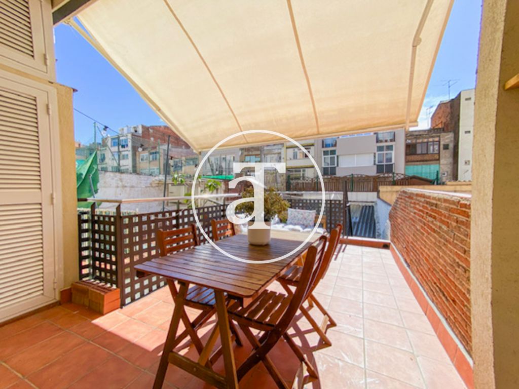 Dúplex de alquiler temporal de 2 habitaciones y 2 baños con terraza al aire libre, cerca de la Rambla del Poblenou 4