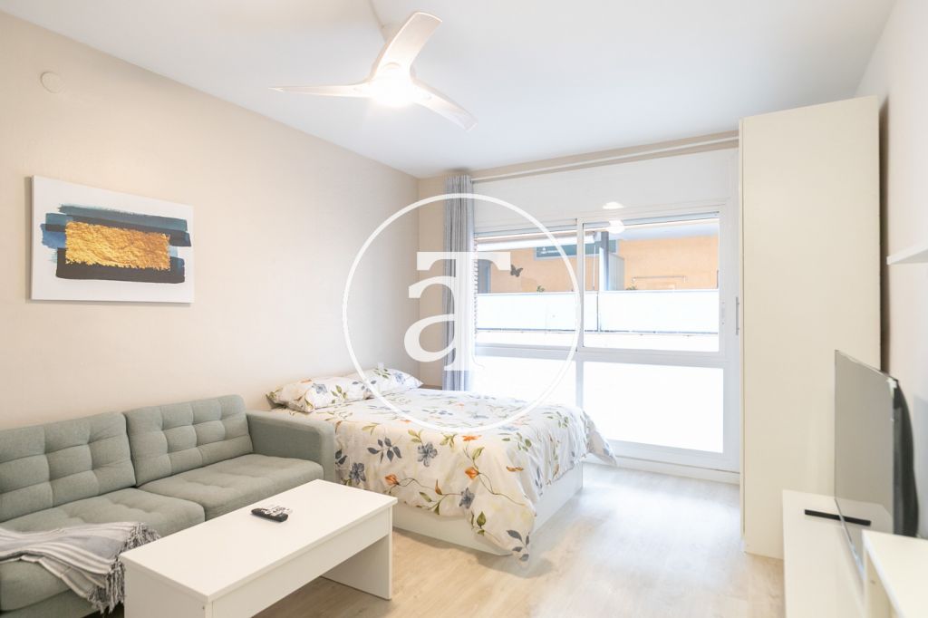 Monthly rental studio with 1 bathroom and equipped kitchen in Les Corts